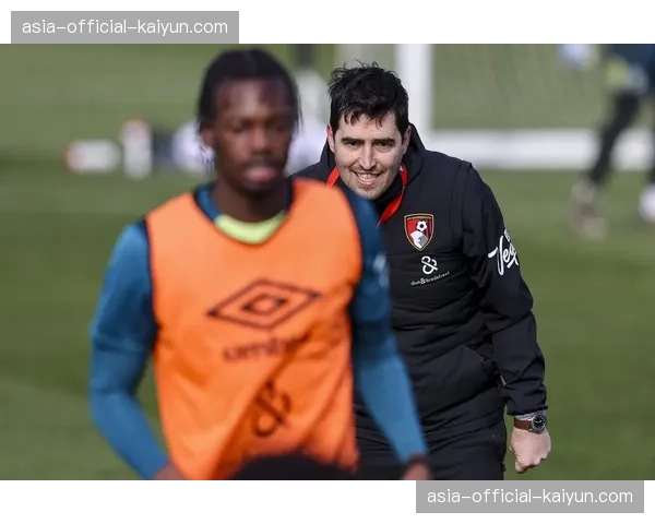 从保级到中游:深度报道伯恩茅斯主帅伊劳拉第二个赛季的改造 从保级到中游:深度报道伯恩茅斯主帅伊劳拉第二个赛季的改造