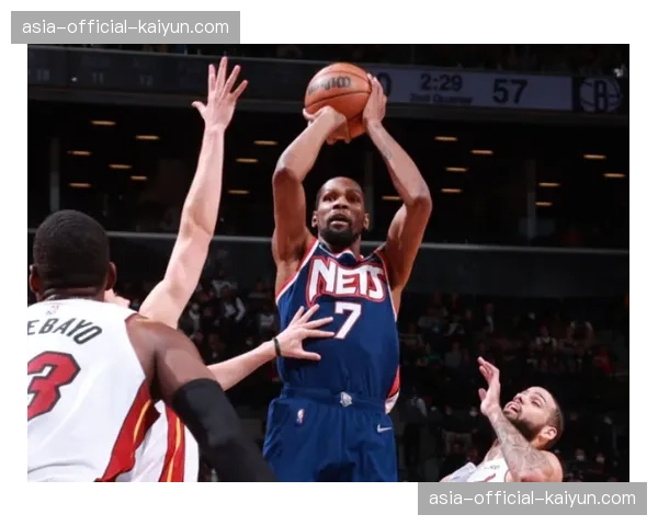 通讯:一场平局后的更衣室,兰斯主帅鼓励球员备战最后冲刺 通讯:一场平局后的更衣室,兰斯主帅鼓励球员备战最后冲刺